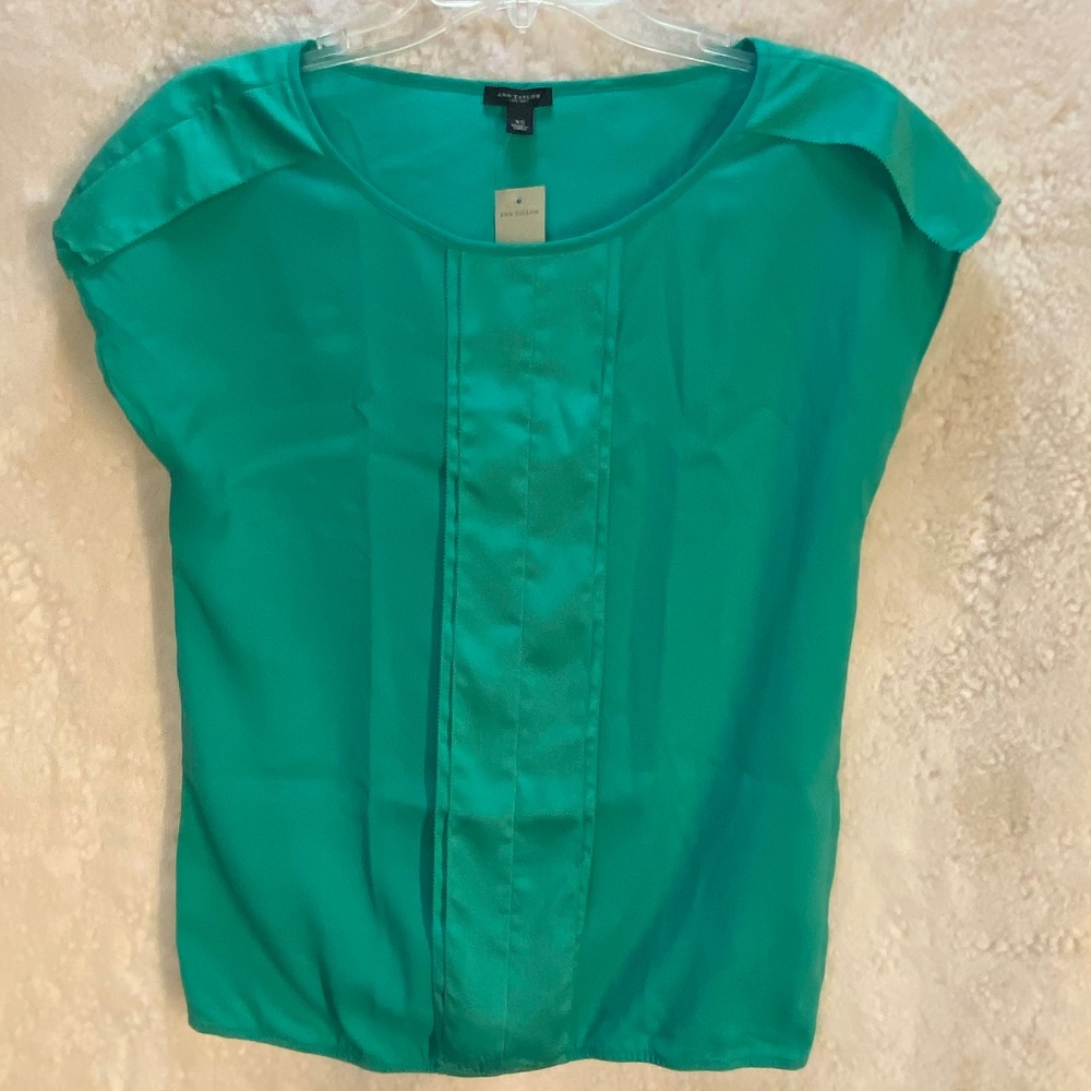 Ann Taylor Green Short Sleeve Blouse - Size XS (NWT)